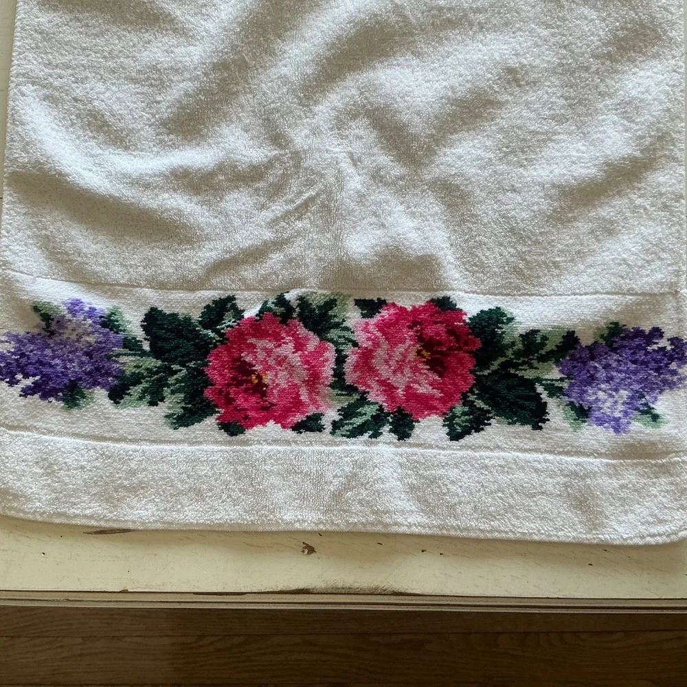 Vintage set of 2 Saks Fifth Avenue Floral Hand Towels